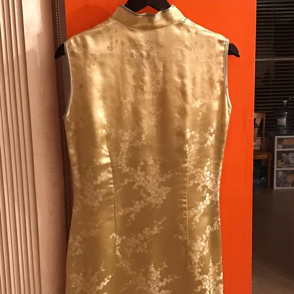 Classic Chinese dress - Picture 2 of 5